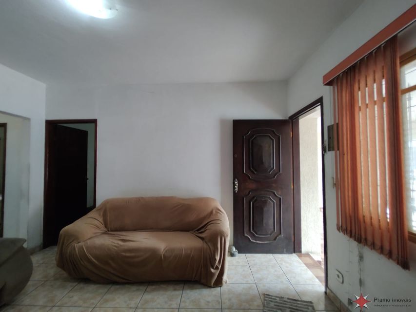 1468f693-5c78-4b23-a977-c68c69b68f12-PRUMO IMOVEIS CASA Vila Antonieta 35775 CASA TÉRREA COM AMPLO ESPAÇO, COM 03 DORMITÓRIOS COM GUARDA-ROUPAS EMBUTIDOS, SALA DE ESTAR, SALA DE JANTAR, COZINHA PLANEJADA, BANHEIROS, ÁREA DE SERVIÇO, QUARTO DE DESPENSA, TERRAÇO GOURMET, QUINTAL, ENTRADAS INDEPENDENTES, E 02 VAGAS COBERTA P/ AUTOS. 

TERRENO MEDINDO 8 MTS DE FRENTE, POR 27 MTS DE FUNDO, ENCERRANDO ÁREA TOTAL DE TERRENO EM 216 MTS.

LOCALIZAÇÃO PRIVILEGIADA, À 02 QUADRAS DA AV. INCONFIDÊNCIA MINEIRA, E À 01 QUADRA DA AV. NACIONALISTA. FARTO COMÉRCIO AO REDOR - BANCOS, PADARIA, AÇOUGUE, SUPEMERCADO, POSTO DE COMBUSTIVÉL, POSTO DE SAÚDE, FARMÁCIA, RESTAURANTES, PIZZARIA, ETC...

ACESSIVÉL AO TRANSPORTE PÚBLICO - PRÓXIMO DO PONTO DE ÔNIBUS. 

AGENDE SUA VISITA E NÃO PERCA ESTA OPORTUNIDADE. 

