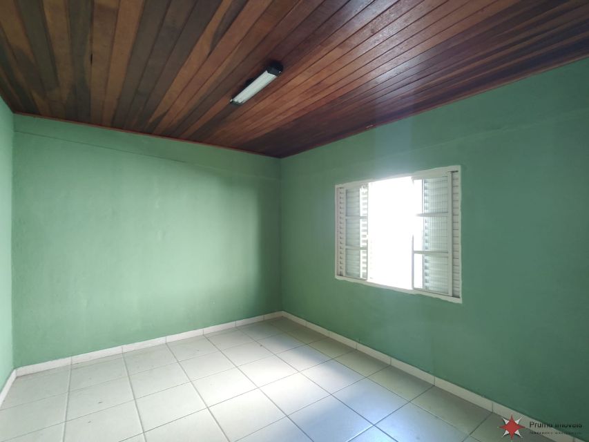 323dd453-d20c-4e17-b041-ba83dc2fe3ea-PRUMO IMOVEIS CASA Jardim Textil 34365 CASA TÉRREA COM 02 DORMITÓRIOS, SALA DE ESTAR, SALA DE JANTAR, COZINHA, BANHEIRO SOCIAL, ÁREA DE SERVIÇO, SALÃO C/ BANHEIRO, SOTÃO, E 05 VAGAS P/ AUTOS. TERRENO MEDINDO 9 MTS DE FRENTE, 50 MTS DE FUNDO, FECHANDO EM 3,5 MTS, TOPOGRAFIA EM PEQUENO DECLIVÉ. 

LOCALIZADO EM FRENTE AO 58º DISTRITO POLICIAL, PRÓXIMO DA AV. DRº EDUARDO COTCHING, AV. GUILHERME GIORGI. RICO EM TRANSPORTE PÚBLICO - À 20 MINUTOS DA ESTAÇÃO CARRÃO E TATUAPÉ DO METRÔ.

ACESSIVÉL AO COMÉRCIO LOCAL - PADARIA, FARMÁCIA, SUPERMERCADO, MAGAZINES, HOSPITAIS, POSTOS DE COMBUSTIVÉL, HORTI-FRUT, ETC...

GARANTIA: SEGURO FIANÇA OU FIADOR.

