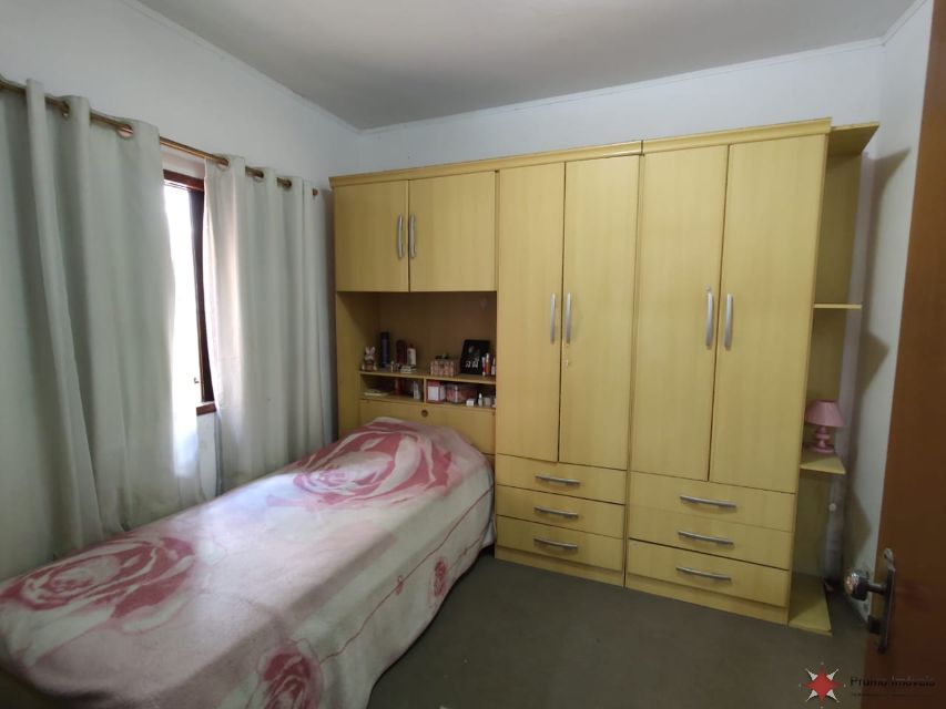 4ec9ee1b-dd65-483b-a356-23014631589e-PRUMO IMOVEIS CASA Vila Antonieta 35765 CASA TÉRREA COM AMPLO ESPAÇO, COM 03 DORMITÓRIOS COM GUARDA-ROUPAS EMBUTIDOS, SALA DE ESTAR, SALA DE JANTAR, COZINHA PLANEJADA, BANHEIROS, ÁREA DE SERVIÇO, QUARTO DE DESPENSA, TERRAÇO GOURMET, QUINTAL, ENTRADAS INDEPENDENTES, E 02 VAGAS COBERTA P/ AUTOS. 

TERRENO MEDINDO 8 MTS DE FRENTE, POR 27 MTS DE FUNDO, ENCERRANDO ÁREA TOTAL DE TERRENO EM 216 MTS.

LOCALIZAÇÃO PRIVILEGIADA, À 02 QUADRAS DA AV. INCONFIDÊNCIA MINEIRA, E À 01 QUADRA DA AV. NACIONALISTA. FARTO COMÉRCIO AO REDOR - BANCOS, PADARIA, AÇOUGUE, SUPEMERCADO, POSTO DE COMBUSTIVÉL, POSTO DE SAÚDE, FARMÁCIA, RESTAURANTES, PIZZARIA, ETC...

ACESSIVÉL AO TRANSPORTE PÚBLICO - PRÓXIMO DO PONTO DE ÔNIBUS. 

AGENDE SUA VISITA E NÃO PERCA ESTA OPORTUNIDADE. 

