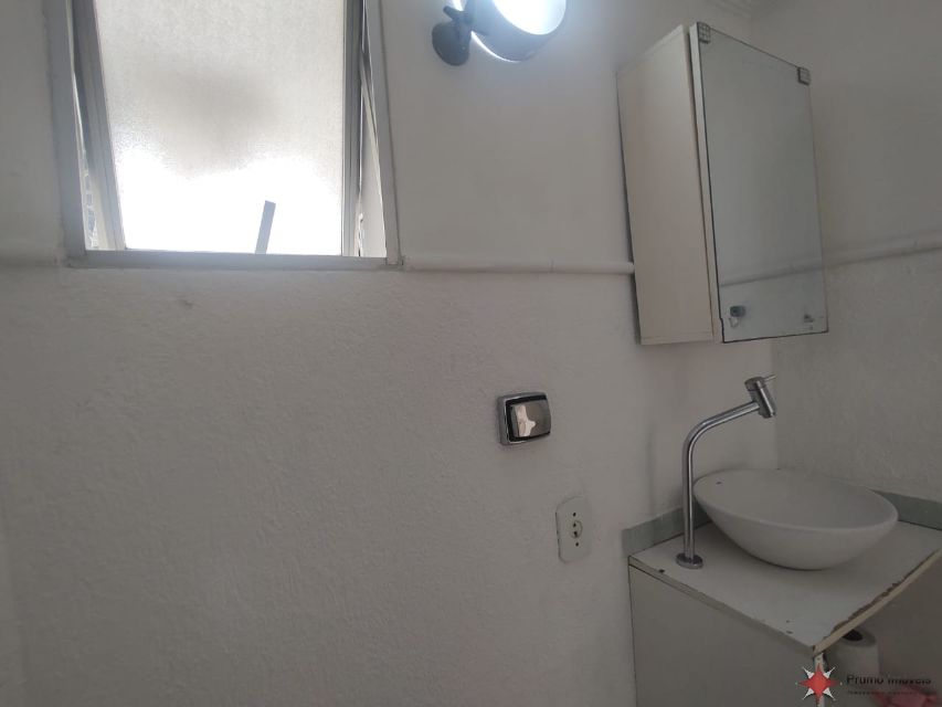 592f7a96-cb32-445c-84e6-795b81236714-PRUMO IMOVEIS APARTAMENTO Agua Rasa 36226 APTO CONSERVADO COM 56 MTS, COM 02 DORMITÓRIOS, SALA AMPLIADA P/ DOIS AMBIENTES, COZINHA PLANEJADA, ÁREA DE SERVIÇO C/ ARMÁRIOS, BANHEIRO SOCIAL, VAGA P/ 01 AUTO. ACABAMENTO EM PISO CERÂMICO, JANELAS EM ALUMINÍO BRILHANTE, PORTAS EM MADEIRA, BOX DE VIDRO.

ACEITA FINANCIAMENTO BANCÁRIO. DOC REGULAR. 

CONDOMINÍO E INFRA-ESTRUTURA COMPLETA (PISCINAS, PLAYGROUND, BICICLETÁRIO, QUADRA-POLIESPORTIVA, ACADÊMIA, MERCADO 24 HRS, PORTARIA, ELEVADOR DE SERVIÇO E SOCIAL). PRÉDIO C/ GERADOR E POÇO ARTESIANO. 

LOCALIZAÇÃO DIFERENCIADA, PRÓXIMO DA FUTURA ESTAÇÃO SANTA CLARA DO METRÔ, SITUADO AO REDOR DA AV. SAPOPEMBA (ALTURA DO Nº 1101), AV. REGENTE FEIJÓ, À 04 QUADRAS DA AV. SALIM FARAH MALUF.

RICO EM COMÉRCIO - PADARIA, FARMÁCIA, POSTO DE COMBUSTIVÉL, HOSPITAL, SUPERMERCADO, ETC...

FARTA CONDUÇÃO - Á 02 QUADRAS DO PONTO DE ÔNIBUS - ACESSIVÉL VÁRIAS LINHAS DE ÔNIBUS E LOTAÇÃO. 