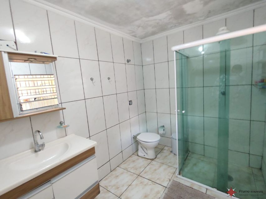 936644dd-4300-4d4c-9682-dbf9619e6665-PRUMO IMOVEIS CASA Vila Antonieta 35750 CASA TÉRREA COM AMPLO ESPAÇO, COM 03 DORMITÓRIOS COM GUARDA-ROUPAS EMBUTIDOS, SALA DE ESTAR, SALA DE JANTAR, COZINHA PLANEJADA, BANHEIROS, ÁREA DE SERVIÇO, QUARTO DE DESPENSA, TERRAÇO GOURMET, QUINTAL, ENTRADAS INDEPENDENTES, E 02 VAGAS COBERTA P/ AUTOS. 

TERRENO MEDINDO 8 MTS DE FRENTE, POR 27 MTS DE FUNDO, ENCERRANDO ÁREA TOTAL DE TERRENO EM 216 MTS.

LOCALIZAÇÃO PRIVILEGIADA, À 02 QUADRAS DA AV. INCONFIDÊNCIA MINEIRA, E À 01 QUADRA DA AV. NACIONALISTA. FARTO COMÉRCIO AO REDOR - BANCOS, PADARIA, AÇOUGUE, SUPEMERCADO, POSTO DE COMBUSTIVÉL, POSTO DE SAÚDE, FARMÁCIA, RESTAURANTES, PIZZARIA, ETC...

ACESSIVÉL AO TRANSPORTE PÚBLICO - PRÓXIMO DO PONTO DE ÔNIBUS. 

AGENDE SUA VISITA E NÃO PERCA ESTA OPORTUNIDADE. 

