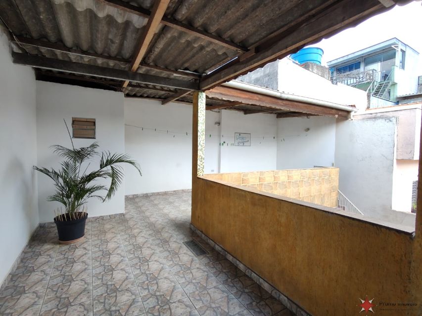 9b36d572-55e8-4583-a029-5ad78568740b-PRUMO IMOVEIS CASA Vila Antonieta 35741 CASA TÉRREA COM AMPLO ESPAÇO, COM 03 DORMITÓRIOS COM GUARDA-ROUPAS EMBUTIDOS, SALA DE ESTAR, SALA DE JANTAR, COZINHA PLANEJADA, BANHEIROS, ÁREA DE SERVIÇO, QUARTO DE DESPENSA, TERRAÇO GOURMET, QUINTAL, ENTRADAS INDEPENDENTES, E 02 VAGAS COBERTA P/ AUTOS. 

TERRENO MEDINDO 8 MTS DE FRENTE, POR 27 MTS DE FUNDO, ENCERRANDO ÁREA TOTAL DE TERRENO EM 216 MTS.

LOCALIZAÇÃO PRIVILEGIADA, À 02 QUADRAS DA AV. INCONFIDÊNCIA MINEIRA, E À 01 QUADRA DA AV. NACIONALISTA. FARTO COMÉRCIO AO REDOR - BANCOS, PADARIA, AÇOUGUE, SUPEMERCADO, POSTO DE COMBUSTIVÉL, POSTO DE SAÚDE, FARMÁCIA, RESTAURANTES, PIZZARIA, ETC...

ACESSIVÉL AO TRANSPORTE PÚBLICO - PRÓXIMO DO PONTO DE ÔNIBUS. 

AGENDE SUA VISITA E NÃO PERCA ESTA OPORTUNIDADE. 

