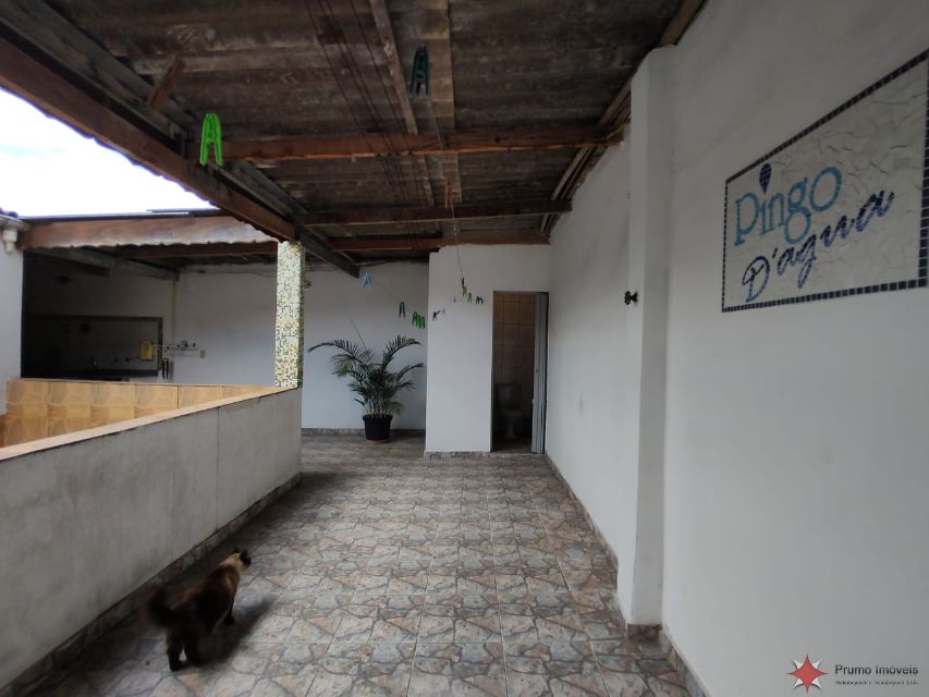 a43129b6-e289-4c95-aed3-4feb5317e33c-PRUMO IMOVEIS CASA Vila Antonieta 35734 CASA TÉRREA COM AMPLO ESPAÇO, COM 03 DORMITÓRIOS COM GUARDA-ROUPAS EMBUTIDOS, SALA DE ESTAR, SALA DE JANTAR, COZINHA PLANEJADA, BANHEIROS, ÁREA DE SERVIÇO, QUARTO DE DESPENSA, TERRAÇO GOURMET, QUINTAL, ENTRADAS INDEPENDENTES, E 02 VAGAS COBERTA P/ AUTOS. 

TERRENO MEDINDO 8 MTS DE FRENTE, POR 27 MTS DE FUNDO, ENCERRANDO ÁREA TOTAL DE TERRENO EM 216 MTS.

LOCALIZAÇÃO PRIVILEGIADA, À 02 QUADRAS DA AV. INCONFIDÊNCIA MINEIRA, E À 01 QUADRA DA AV. NACIONALISTA. FARTO COMÉRCIO AO REDOR - BANCOS, PADARIA, AÇOUGUE, SUPEMERCADO, POSTO DE COMBUSTIVÉL, POSTO DE SAÚDE, FARMÁCIA, RESTAURANTES, PIZZARIA, ETC...

ACESSIVÉL AO TRANSPORTE PÚBLICO - PRÓXIMO DO PONTO DE ÔNIBUS. 

AGENDE SUA VISITA E NÃO PERCA ESTA OPORTUNIDADE. 

