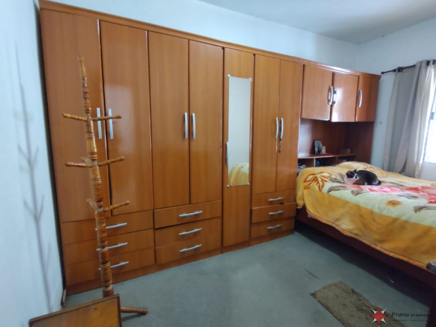 a4e3a726-5d9f-4643-97bd-9dce4c44ff5b-PRUMO IMOVEIS CASA Vila Antonieta 35772 CASA TÉRREA COM AMPLO ESPAÇO, COM 03 DORMITÓRIOS COM GUARDA-ROUPAS EMBUTIDOS, SALA DE ESTAR, SALA DE JANTAR, COZINHA PLANEJADA, BANHEIROS, ÁREA DE SERVIÇO, QUARTO DE DESPENSA, TERRAÇO GOURMET, QUINTAL, ENTRADAS INDEPENDENTES, E 02 VAGAS COBERTA P/ AUTOS. 

TERRENO MEDINDO 8 MTS DE FRENTE, POR 27 MTS DE FUNDO, ENCERRANDO ÁREA TOTAL DE TERRENO EM 216 MTS.

LOCALIZAÇÃO PRIVILEGIADA, À 02 QUADRAS DA AV. INCONFIDÊNCIA MINEIRA, E À 01 QUADRA DA AV. NACIONALISTA. FARTO COMÉRCIO AO REDOR - BANCOS, PADARIA, AÇOUGUE, SUPEMERCADO, POSTO DE COMBUSTIVÉL, POSTO DE SAÚDE, FARMÁCIA, RESTAURANTES, PIZZARIA, ETC...

ACESSIVÉL AO TRANSPORTE PÚBLICO - PRÓXIMO DO PONTO DE ÔNIBUS. 

AGENDE SUA VISITA E NÃO PERCA ESTA OPORTUNIDADE. 

