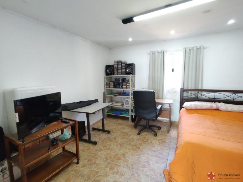 a7847a95-eede-4d9e-85aa-19de493378d5-PRUMO IMOVEIS CASA Vila Antonieta 35724 CASA TÉRREA COM AMPLO ESPAÇO, COM 03 DORMITÓRIOS COM GUARDA-ROUPAS EMBUTIDOS, SALA DE ESTAR, SALA DE JANTAR, COZINHA PLANEJADA, BANHEIROS, ÁREA DE SERVIÇO, QUARTO DE DESPENSA, TERRAÇO GOURMET, QUINTAL, ENTRADAS INDEPENDENTES, E 02 VAGAS COBERTA P/ AUTOS. 

TERRENO MEDINDO 8 MTS DE FRENTE, POR 27 MTS DE FUNDO, ENCERRANDO ÁREA TOTAL DE TERRENO EM 216 MTS.

LOCALIZAÇÃO PRIVILEGIADA, À 02 QUADRAS DA AV. INCONFIDÊNCIA MINEIRA, E À 01 QUADRA DA AV. NACIONALISTA. FARTO COMÉRCIO AO REDOR - BANCOS, PADARIA, AÇOUGUE, SUPEMERCADO, POSTO DE COMBUSTIVÉL, POSTO DE SAÚDE, FARMÁCIA, RESTAURANTES, PIZZARIA, ETC...

ACESSIVÉL AO TRANSPORTE PÚBLICO - PRÓXIMO DO PONTO DE ÔNIBUS. 

AGENDE SUA VISITA E NÃO PERCA ESTA OPORTUNIDADE. 

