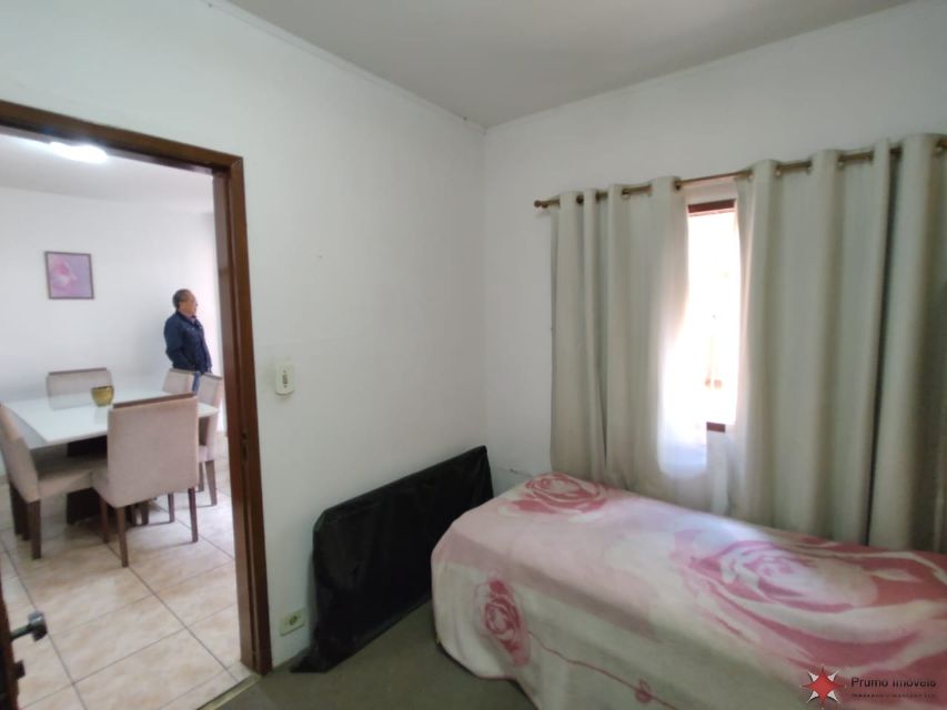 b72149b1-9a9c-4505-815f-ea0bfbfef942-PRUMO IMOVEIS CASA Vila Antonieta 35763 CASA TÉRREA COM AMPLO ESPAÇO, COM 03 DORMITÓRIOS COM GUARDA-ROUPAS EMBUTIDOS, SALA DE ESTAR, SALA DE JANTAR, COZINHA PLANEJADA, BANHEIROS, ÁREA DE SERVIÇO, QUARTO DE DESPENSA, TERRAÇO GOURMET, QUINTAL, ENTRADAS INDEPENDENTES, E 02 VAGAS COBERTA P/ AUTOS. 

TERRENO MEDINDO 8 MTS DE FRENTE, POR 27 MTS DE FUNDO, ENCERRANDO ÁREA TOTAL DE TERRENO EM 216 MTS.

LOCALIZAÇÃO PRIVILEGIADA, À 02 QUADRAS DA AV. INCONFIDÊNCIA MINEIRA, E À 01 QUADRA DA AV. NACIONALISTA. FARTO COMÉRCIO AO REDOR - BANCOS, PADARIA, AÇOUGUE, SUPEMERCADO, POSTO DE COMBUSTIVÉL, POSTO DE SAÚDE, FARMÁCIA, RESTAURANTES, PIZZARIA, ETC...

ACESSIVÉL AO TRANSPORTE PÚBLICO - PRÓXIMO DO PONTO DE ÔNIBUS. 

AGENDE SUA VISITA E NÃO PERCA ESTA OPORTUNIDADE. 

