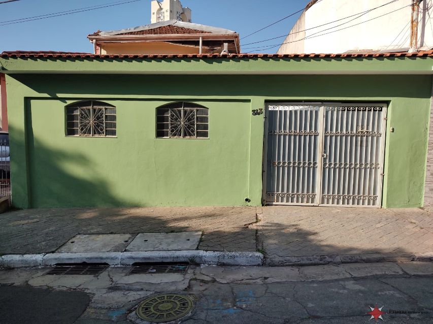 CASA TÉRREA COM 02 DORMITÓRIOS, SALA DE ESTAR, SALA DE JANTAR, COZINHA, BANHEIRO SOCIAL, ÁREA DE SERVIÇO, SALÃO C/ BANHEIRO, SOTÃO, E 05 VAGAS P/ AUTOS. TERRENO MEDINDO 9 MTS DE FRENTE, 50 MTS DE FUNDO, FECHANDO EM 3,5 MTS, TOPOGRAFIA EM PEQUENO DECLIVÉ. LOCALIZADO EM FRENTE AO 58º DISTRITO POLICIAL, PRÓXIMO DA AV. DRº EDUARDO COTCHING, AV. GUILHERME GIORGI. RICO EM TRANSPORTE PÚBLICO - À 20 MINUTOS DA ESTAÇÃO CARRÃO E TATUAPÉ DO METRÔ. ACESSIVÉL AO COMÉRCIO LOCAL. 