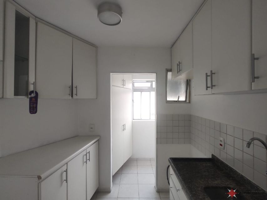 d5612ccf-10b9-4a31-9acd-77e3ba4bbbd6-PRUMO IMOVEIS APARTAMENTO Agua Rasa 36257 APTO CONSERVADO COM 56 MTS, COM 02 DORMITÓRIOS, SALA AMPLIADA P/ DOIS AMBIENTES, COZINHA PLANEJADA, ÁREA DE SERVIÇO C/ ARMÁRIOS, BANHEIRO SOCIAL, VAGA P/ 01 AUTO. ACABAMENTO EM PISO CERÂMICO, JANELAS EM ALUMINÍO BRILHANTE, PORTAS EM MADEIRA, BOX DE VIDRO.

ACEITA FINANCIAMENTO BANCÁRIO. DOC REGULAR. 

CONDOMINÍO E INFRA-ESTRUTURA COMPLETA (PISCINAS, PLAYGROUND, BICICLETÁRIO, QUADRA-POLIESPORTIVA, ACADÊMIA, MERCADO 24 HRS, PORTARIA, ELEVADOR DE SERVIÇO E SOCIAL). PRÉDIO C/ GERADOR E POÇO ARTESIANO. 

LOCALIZAÇÃO DIFERENCIADA, PRÓXIMO DA FUTURA ESTAÇÃO SANTA CLARA DO METRÔ, SITUADO AO REDOR DA AV. SAPOPEMBA (ALTURA DO Nº 1101), AV. REGENTE FEIJÓ, À 04 QUADRAS DA AV. SALIM FARAH MALUF.

RICO EM COMÉRCIO - PADARIA, FARMÁCIA, POSTO DE COMBUSTIVÉL, HOSPITAL, SUPERMERCADO, ETC...

FARTA CONDUÇÃO - Á 02 QUADRAS DO PONTO DE ÔNIBUS - ACESSIVÉL VÁRIAS LINHAS DE ÔNIBUS E LOTAÇÃO. 