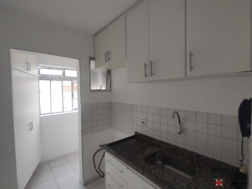 ff9696d0-23b1-4b23-8370-7e5992b421b7-PRUMO IMOVEIS APARTAMENTO Agua Rasa 36259 APTO CONSERVADO COM 56 MTS, COM 02 DORMITÓRIOS, SALA AMPLIADA P/ DOIS AMBIENTES, COZINHA PLANEJADA, ÁREA DE SERVIÇO C/ ARMÁRIOS, BANHEIRO SOCIAL, VAGA P/ 01 AUTO. ACABAMENTO EM PISO CERÂMICO, JANELAS EM ALUMINÍO BRILHANTE, PORTAS EM MADEIRA, BOX DE VIDRO.

ACEITA FINANCIAMENTO BANCÁRIO. DOC REGULAR. 

CONDOMINÍO E INFRA-ESTRUTURA COMPLETA (PISCINAS, PLAYGROUND, BICICLETÁRIO, QUADRA-POLIESPORTIVA, ACADÊMIA, MERCADO 24 HRS, PORTARIA, ELEVADOR DE SERVIÇO E SOCIAL). PRÉDIO C/ GERADOR E POÇO ARTESIANO. 

LOCALIZAÇÃO DIFERENCIADA, PRÓXIMO DA FUTURA ESTAÇÃO SANTA CLARA DO METRÔ, SITUADO AO REDOR DA AV. SAPOPEMBA (ALTURA DO Nº 1101), AV. REGENTE FEIJÓ, À 04 QUADRAS DA AV. SALIM FARAH MALUF.

RICO EM COMÉRCIO - PADARIA, FARMÁCIA, POSTO DE COMBUSTIVÉL, HOSPITAL, SUPERMERCADO, ETC...

FARTA CONDUÇÃO - Á 02 QUADRAS DO PONTO DE ÔNIBUS - ACESSIVÉL VÁRIAS LINHAS DE ÔNIBUS E LOTAÇÃO. 