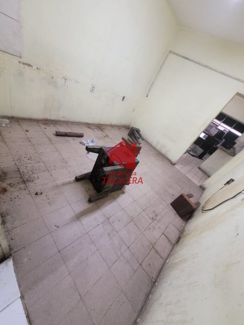 0065400e-c9a6-4907-9f3c-b11b2f81f25d-TALAVERA COMERCIAL Sao Jose 19481 Oportunidade Única! 

Está em busca de um ponto comercial com excelente localização e tradição? Aqui  está a chance de transformar este salão em um negocio de sucesso!

Localização Privilegiada 

Ao lado do Bar do Peixe
Em frente ao Pesqueiro Municipal de São Caetano do Sul e ao Bosque do Povo .

Destaque

Local onde funcionou ,por 32 anos a tradicional Pizzaria O Marujo, ainda mantendo o forno a lenha instalado
Salão amplo e versátil

Permite adaptação de layout conforme o projeto do interessado(dentro das limitações estabelecidas pelo proprietário)

Uso exclusivo para comercio de alimentos, fast-food e delivery
Possibilidade de desconto especial no aluguel por ate 3 meses (mediante apresentação previa de projeto de reforma e uso )

Aproveite esta fase de transição para moldar o espaço a sua maneira. Visite ainda hoje e descubra como você pode transformar este salão no seu próximo grande negocio.

entre em contato e agende sua visita.
(11) 9.9384-3032