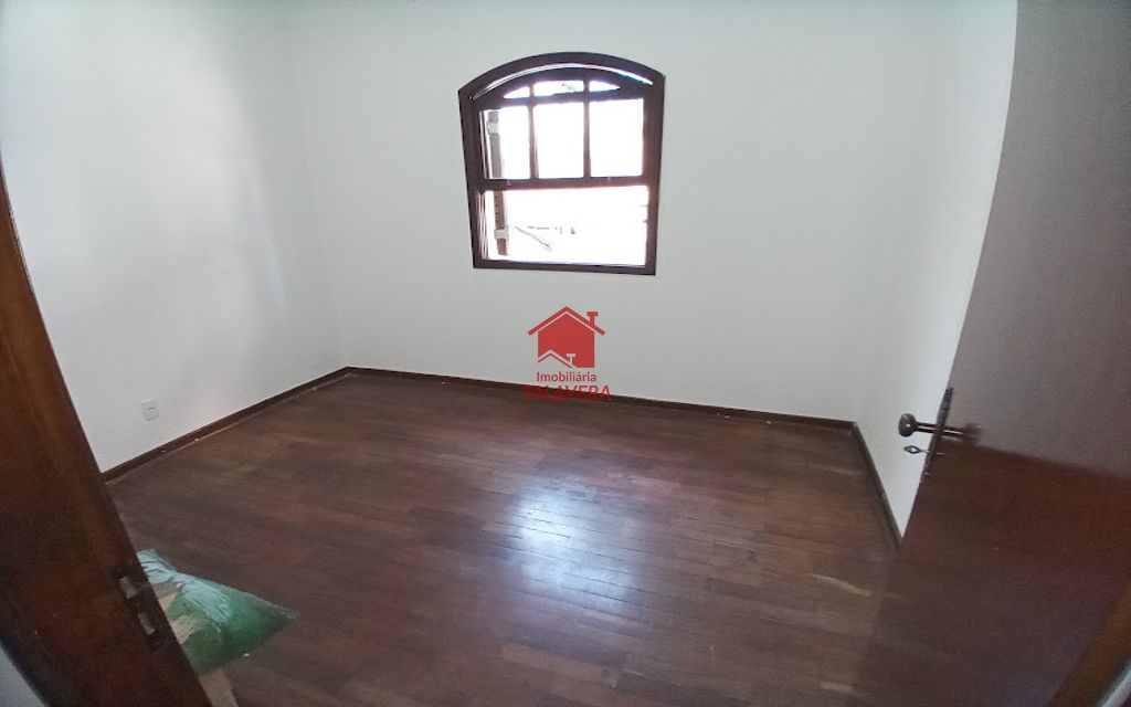 024f6c11-94ae-49ac-bf9c-f97bf7075c86-TALAVERA CASA Santa Paula 12823 Ótima Casa Térrea Comercial / Residencial !

O imóvel encontra-se com fácil acesso a R. Oswaldo Cruz e a pouco metros a Av. Goiás com todo o comércio e bancos do Centro.. 

A região é ótima para você que busca praticidade, segurança e entretenimento, agende já uma visita!

Principais características:
03 Dormitórios, 02 Salas, 01 Cozinha / Copa, 02 Banheiros, 02 Lavanderias e Terraço, S/ Vaga.



Vamos visitar?
