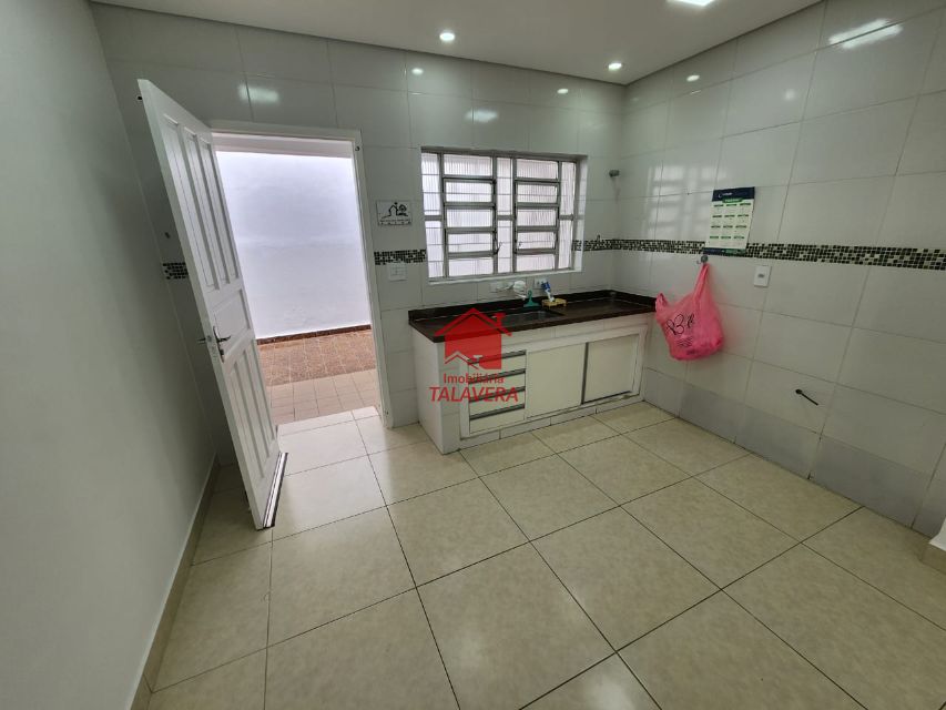 02604ab0-4c25-4541-bc0b-7cb6e9c3185c-TALAVERA CASA Osvaldo Cruz 19996 Apartamento de 260m² com 02 dormitórios, 01 sala, 01 cozinha ,02 banheiros, 01 copa ,01 área de serviço  01 quintal , 05 vagas  de garagem.

Imóvel fica próximo á Visconde de Inhauma .

Vamos visitar?
