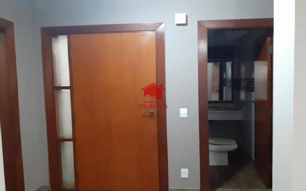 TALAVERA APARTAMENTO Santo Antonio 6012 APARTAMENTO 230m², 04 dormitórios com 02 suítes, 05 w.cs, 01 sala ampla, varanda com vidro e cortina, 01 cozinha com ilha, 01 área de serviço, 01 dormitório de empregada e 02 vagas grandes para carro.