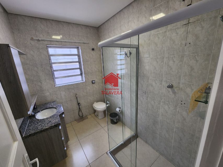 048f4d2c-edc9-4e2d-8ceb-d8678763cd8c-TALAVERA CASA Osvaldo Cruz 19998 Apartamento de 260m² com 02 dormitórios, 01 sala, 01 cozinha ,02 banheiros, 01 copa ,01 área de serviço  01 quintal , 05 vagas  de garagem.

Imóvel fica próximo á Visconde de Inhauma .

Vamos visitar?
