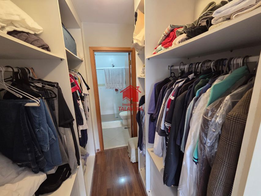 07584676-aacd-43e8-9f4c-1753a5f22aec-TALAVERA APARTAMENTO Ceramica 20772 Apartamento para venda B. Cerâmica - São Caetano do Sul - SP.

94m planejado
03 dormitórios (01 suíte c/ closet e sacada)  - 01 sala 02 ambientes c/ sacada - 01 cozinha - 01 banheiro social - 01 lavabo - 01 área serviço - 01 vaga determinada. Prédio com elevador e salão de festas com churrasqueira.
