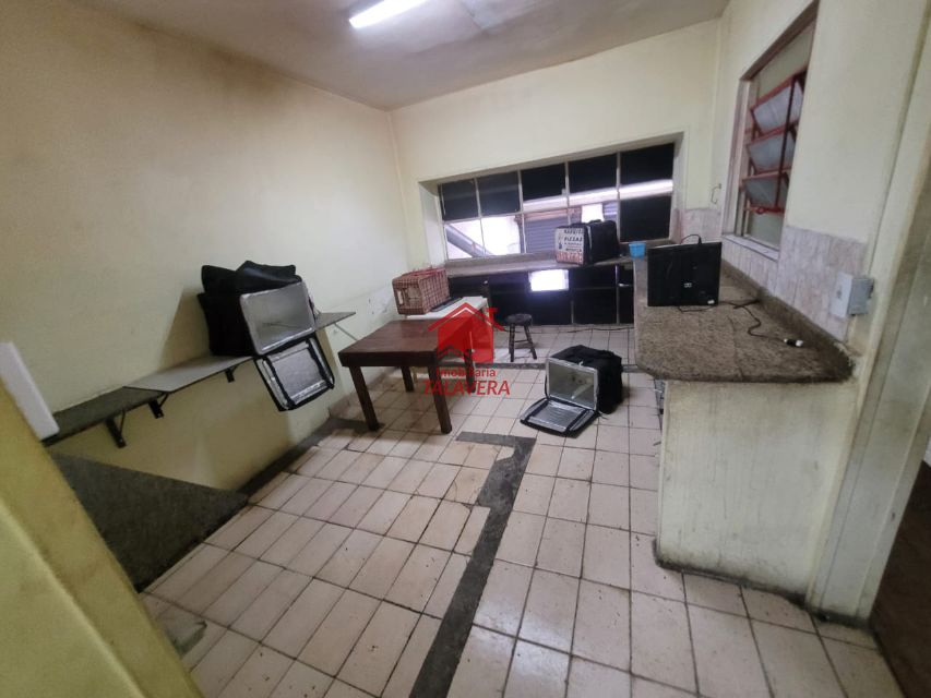 0776c898-ea77-4f98-9ede-7f053306b6b7-TALAVERA COMERCIAL Sao Jose 19483 Oportunidade Única! 

Está em busca de um ponto comercial com excelente localização e tradição? Aqui  está a chance de transformar este salão em um negocio de sucesso!

Localização Privilegiada 

Ao lado do Bar do Peixe
Em frente ao Pesqueiro Municipal de São Caetano do Sul e ao Bosque do Povo .

Destaque

Local onde funcionou ,por 32 anos a tradicional Pizzaria O Marujo, ainda mantendo o forno a lenha instalado
Salão amplo e versátil

Permite adaptação de layout conforme o projeto do interessado(dentro das limitações estabelecidas pelo proprietário)

Uso exclusivo para comercio de alimentos, fast-food e delivery
Possibilidade de desconto especial no aluguel por ate 3 meses (mediante apresentação previa de projeto de reforma e uso )

Aproveite esta fase de transição para moldar o espaço a sua maneira. Visite ainda hoje e descubra como você pode transformar este salão no seu próximo grande negocio.

entre em contato e agende sua visita.
(11) 9.9384-3032