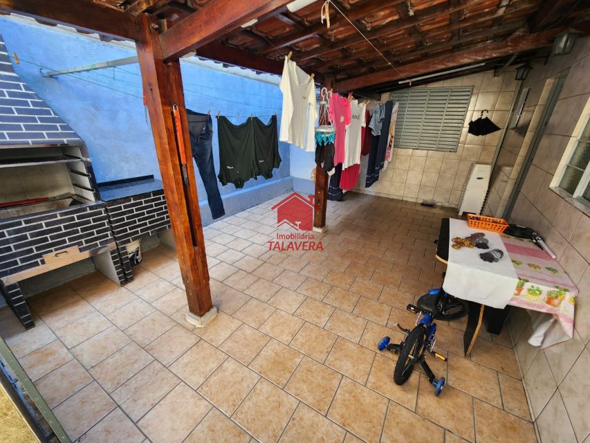 08870078-113b-4a53-8596-e7272eda21d5-TALAVERA CASA Nova Gerty 20048 Casa da frente 03 dormitórios - sala - cozinha - 01 banheiro - área de serviço - quintal - 02 vagas.

Casa dos fundos 02 dormitórios - sala - cozinha - 02 banheiros - área de serviço.

08,00 x 35,00 
276m

Vamos visitar?