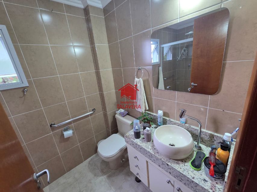 0ae1687f-ffec-4b59-91cb-aa8680f35c1e-TALAVERA APARTAMENTO Santa Maria 21012 Apartamento com 81,98m
02 dormitórios (01 suíte e sacada) - sala 02 ambientes com sacada - cozinha - banheiro social - área de serviço - 02 vagas.
Prédio com elevador - salão de festas - academia - quadra - churrasqueira.