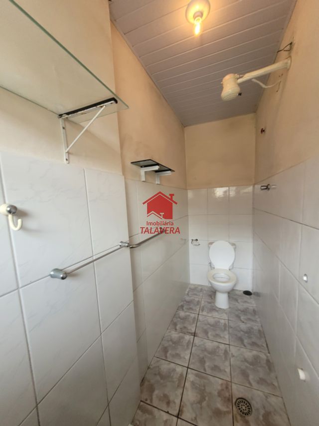 0d51bc0a-630d-4726-8f50-f16603ebbfca-TALAVERA CASA Sao Jose 20010 Imóvel com 458m de terreno - 395m de construção

São 06 casas com tamanhos próximos (30m) com 03 cômodos. 
01 casa principal com 02 dormitórios, sala, cozinha ,área de serviço e vaga para 02 carros. Conta também com um amplo salão de aprox. 100m com banheiro.
(algumas imagens - para ter conhecimento total das casas, somente com agendamento, imóveis alugados). Excelente opção para renda.

Vamos visitar?