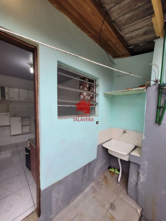 10938486-a45e-4e7b-bf99-c4273590d59a-TALAVERA CASA Sao Jose 20015 Imóvel com 458m de terreno - 395m de construção

São 06 casas com tamanhos próximos (30m) com 03 cômodos. 
01 casa principal com 02 dormitórios, sala, cozinha ,área de serviço e vaga para 02 carros. Conta também com um amplo salão de aprox. 100m com banheiro.
(algumas imagens - para ter conhecimento total das casas, somente com agendamento, imóveis alugados). Excelente opção para renda.

Vamos visitar?