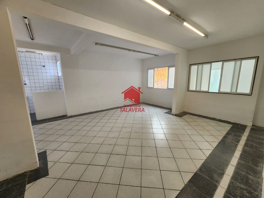 11e7182c-5d34-4805-81a1-72554ff21477-TALAVERA COMERCIAL Osvaldo Cruz 18490 Imovel com 650 m²  12 salas ,04 banheiros ,01 cozinha ,01 área de serviço ,01espaço pra lazer. Localização privilegiada, com fácil  acesso a transportes, serviços  e próxima ao comercio da rua Visconde de Inhauma .