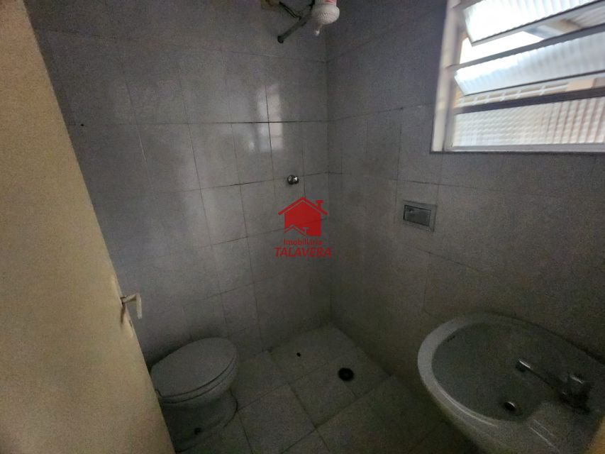 187265ad-c831-46db-9734-94cc3abcc602-TALAVERA SOBRADO Palmares 19614 Duas casas no terreno

Casa da frente com 03 dormitórios, 02 banheiros, sala, cozinha ampla, área de serviço e 04 vagas.
Casa dos fundos com 02 cômodos. 

Vamos agendar uma visita?