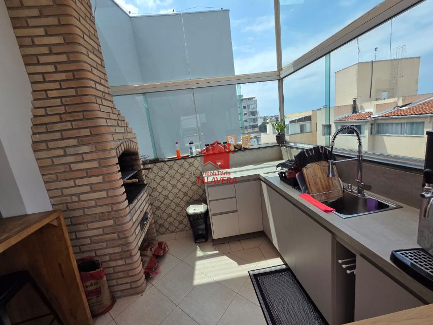 18740698-9abc-4cae-8e2d-334637b6a81c-TALAVERA COBERTURA Nova Gerty 20621 Principais características:
177m toda planejada e ar condicionado nos cômodos com 04 dormitórios (02 suítes), sala 02 ambientes com sacada, cozinha, área de serviço, banheiro social, área gourmet com lavabo, quintal com 30m e 03 vagas. Prédio com elevador, salão de festas e academia.


Vamos Visitar??



