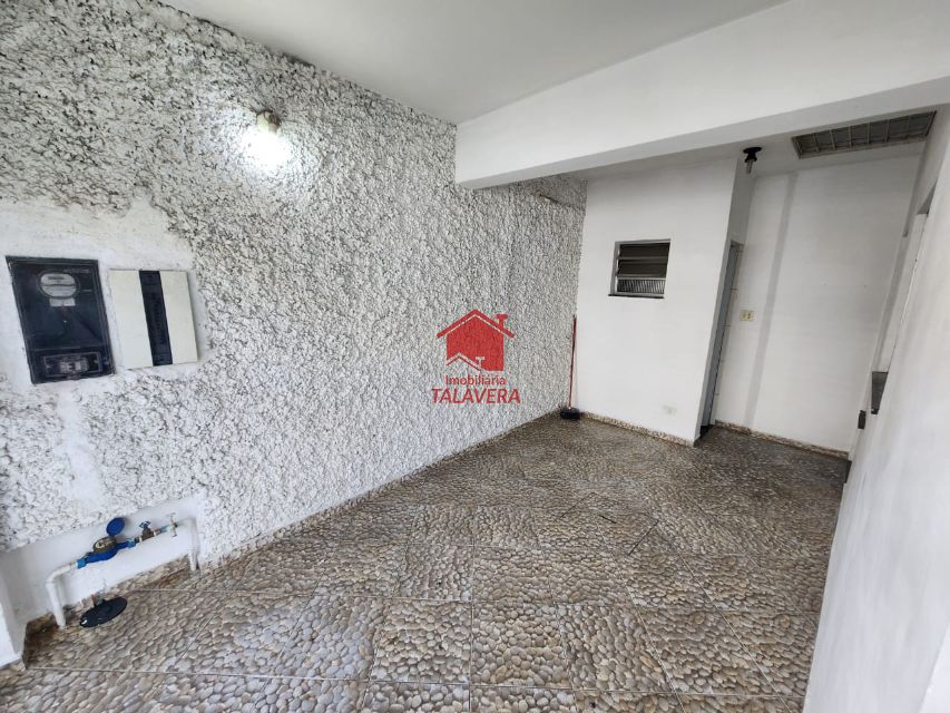 1a1675b2-a556-46de-9182-22e181f3d6c0-TALAVERA SOBRADO Osvaldo Cruz 19218 02 dormitórios - 01 sala com 02 ambientes - cozinha - banheiro social - lavabo - área de serviço - laje com 25m² - 01 vaga.