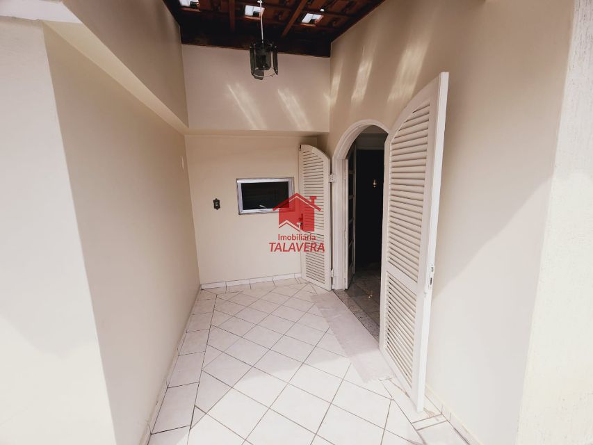 1e14f18d-5454-4968-9a18-d87141d85143-TALAVERA SOBRADO Sao Jose 17099 Ótimo Sobrado Residencial / Comercial 


O imóvel encontra-se com fácil próximo da Visconde com acesso a Comércios, Padarias e muito Mais. 


03 dormitórios sendo 01 suíte com closet, 03 banheiros, 01 copa, 01 cozinha, 01 área de serviço, 01 área gourmet arborizada, 01 depósito com 20m .

03 Vagas de garagem.

Vamos visitar?
