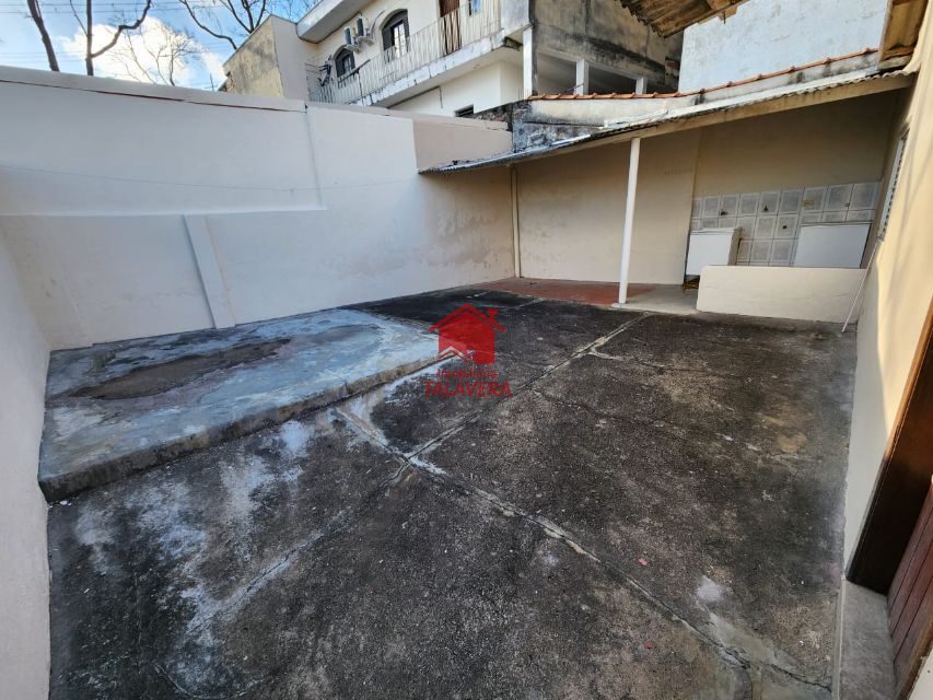 1f25af40-2c71-4158-821a-bc4fdd9c4a14-TALAVERA CASA Vila Palmares 19791 
Casa  com 85m² com 02 dormitórios, 01 sala , 01 cozinha ,01 banheiro social, 01 área de serviço, 01 quintal no fundos,01 vaga de garagem.



Vamos visitar?
