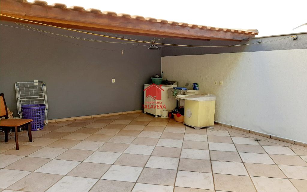 1fe72c3d-e5d9-42f3-9d5b-fa4576f8caad-TALAVERA SOBRADO Ceramica 11146 Ótimo Sobrado Residencial!
O imóvel encontra-se em um local privilegiado. Com fácil acesso a Rua Castro Alves, Rua Amazonas, Rua Oswaldo Cruz e Rua Fernando Simonsen. Acesso fácil e rápido para São Paulo, São Bernardo do Campo e Santo André. Diversas opções de comércios como farmácias, lojas, perfumarias, padarias e muito mais.

A região é ótima para você que busca praticidade, segurança e entretenimento, agende já uma visita!

Principais características:
Localização impecável - próximo do comércio da rua Visconde de Inhaúma - próximo do Shopping São Caetano

Dimensões e características do Imóvel:
Área Construída: 308m²
Área do Terreno: 150m²
Frente: 5,00m²
Fundos: 30,00m²
03 suítes - Sala de estar - Sala de jantar - Lavabo - Cozinha - Área de Serviço - Jardim de Inverno - Garagem para 06 carros (com sala e banheiro na garagem)
ACEITA APARTAMENTO ATÉ 30% DO VALOR DO IMÓVEL

Vamos visitar?
04/04/2022