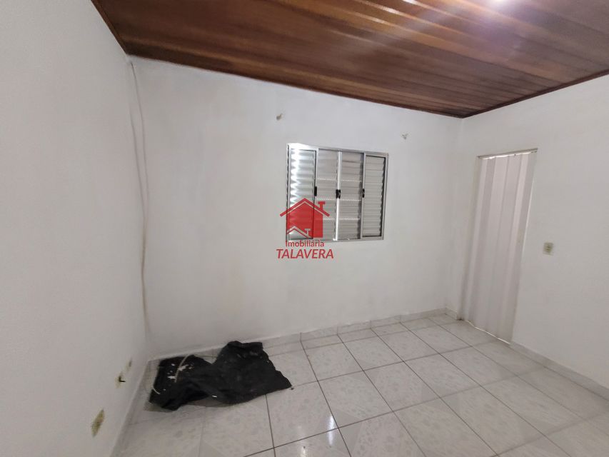 23678325-c498-4664-be3a-0fad99b0cbf5-TALAVERA CASA Sao Jose 20012 Imóvel com 458m de terreno - 395m de construção

São 06 casas com tamanhos próximos (30m) com 03 cômodos. 
01 casa principal com 02 dormitórios, sala, cozinha ,área de serviço e vaga para 02 carros. Conta também com um amplo salão de aprox. 100m com banheiro.
(algumas imagens - para ter conhecimento total das casas, somente com agendamento, imóveis alugados). Excelente opção para renda.

Vamos visitar?