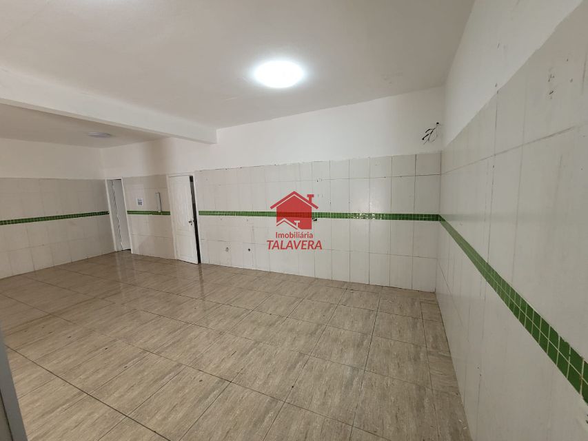23d362dd-e3ba-4b55-89aa-626a2ca28ecd-TALAVERA CASA Sao Jose 20026 Imóvel com 458m de terreno - 395m de construção

São 06 casas com tamanhos próximos (30m) com 03 cômodos. 
01 casa principal com 02 dormitórios, sala, cozinha ,área de serviço e vaga para 02 carros. Conta também com um amplo salão de aprox. 100m com banheiro.
(algumas imagens - para ter conhecimento total das casas, somente com agendamento, imóveis alugados). Excelente opção para renda.

Vamos visitar?