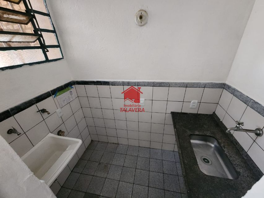 2774f616-a93e-4128-ab22-9f0a718506fa-TALAVERA APARTAMENTO Santo Antonio 19165 Kit Net no Bairro Santo Antonio 

01 Dormitório, 01 cozinha ,01 banheiro 

Sem vaga de garagem

Aluguel: 850,00

Iptu: 29,98

Rateio :110,00

Tx Lixo: 19,65


