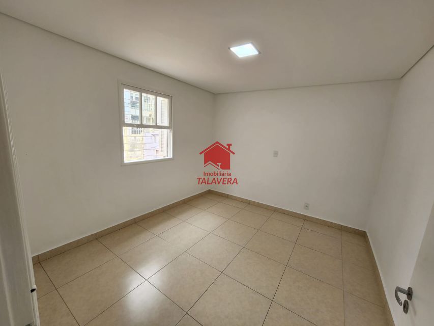 27fc7f1b-6933-4022-a14f-58562c72ea49-TALAVERA CASA Osvaldo Cruz 20000 Apartamento de 260m² com 02 dormitórios, 01 sala, 01 cozinha ,02 banheiros, 01 copa ,01 área de serviço  01 quintal , 05 vagas  de garagem.

Imóvel fica próximo á Visconde de Inhauma .

Vamos visitar?
