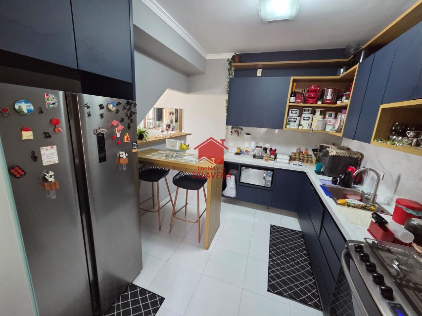 289eb5d9-5a55-41c7-ab0a-cc109ab0ae03-TALAVERA COBERTURA Nova Gerty 20611 Principais características:
177m toda planejada e ar condicionado nos cômodos com 04 dormitórios (02 suítes), sala 02 ambientes com sacada, cozinha, área de serviço, banheiro social, área gourmet com lavabo, quintal com 30m e 03 vagas. Prédio com elevador, salão de festas e academia.


Vamos Visitar??



