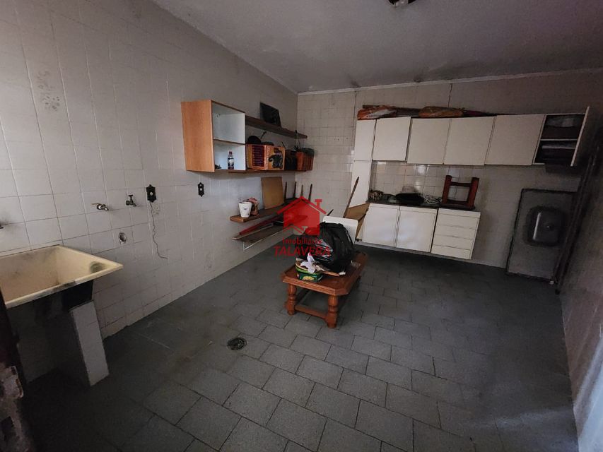 2df9def2-fb4f-4c72-b216-cd96dbc61480-TALAVERA CASA Osvaldo Cruz 19834 Casa térrea com 02 dormitórios (01 suíte) e opção de fazer um terceiro dormitório - sala - cozinha - banheiro social - churrasqueira - área de serviço - 03 vagas.

7,5 x 25,00 m