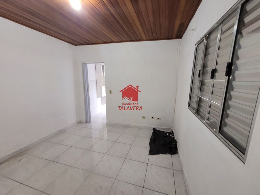 33bdf4f1-a899-4f70-b834-1cc67be6f35b-TALAVERA CASA Sao Jose 20011 Imóvel com 458m de terreno - 395m de construção

São 06 casas com tamanhos próximos (30m) com 03 cômodos. 
01 casa principal com 02 dormitórios, sala, cozinha ,área de serviço e vaga para 02 carros. Conta também com um amplo salão de aprox. 100m com banheiro.
(algumas imagens - para ter conhecimento total das casas, somente com agendamento, imóveis alugados). Excelente opção para renda.

Vamos visitar?