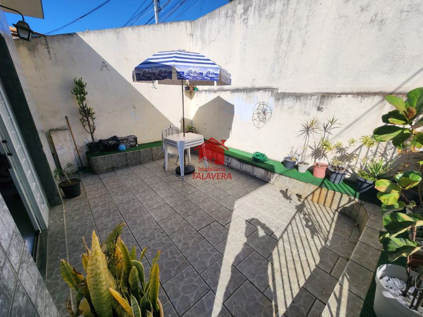 35701eed-3d33-4755-88de-b6fab8da0763-TALAVERA CASA Nova Gerty 20042 Casa da frente 03 dormitórios - sala - cozinha - 01 banheiro - área de serviço - quintal - 02 vagas.

Casa dos fundos 02 dormitórios - sala - cozinha - 02 banheiros - área de serviço.

08,00 x 35,00 
276m

Vamos visitar?