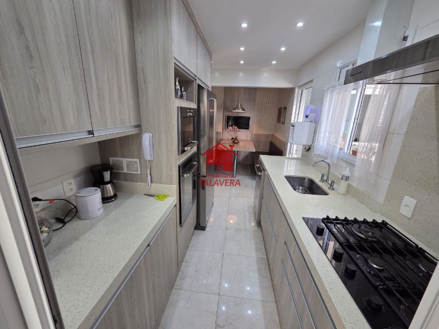 36b2f5ef-f45e-4687-91c0-2dc9551272f5-TALAVERA APARTAMENTO Espaco Ceramica 20489 Apartamento á venda 135 m com 3 dormitórios sendo 3 suítes, Alto Padrão Mobiliado, com varanda (sacada) gourmet, com conforto e sofisticação no melhor de São Caetano do Sul.
Apartamento mobiliado. 2 vagas.
Características do imóvel:
3 suítes ( dormitórios ) espaçosas, com acabamentos de bom gosto
Sala espaçosa com 2 ambientes, lavabo e iluminação natural abundante
Varanda gourmet com churrasqueira e fechamento em vidro perfeita para receber seus familiares e seus amigos
Cozinha ampla, planejada, integrada ao espaço com estilo e praticidade
Área de serviço com banheiro.
2 vagas de garagem privativas e bem localizadas

Vamos visitar?