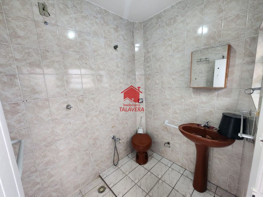 399725d2-c737-49bc-a517-cd88815d93ff-TALAVERA CASA Osvaldo Cruz 19988 Apartamento de 260m² com 02 dormitórios, 01 sala, 01 cozinha ,02 banheiros, 01 copa ,01 área de serviço  01 quintal , 05 vagas  de garagem.

Imóvel fica próximo á Visconde de Inhauma .

Vamos visitar?
