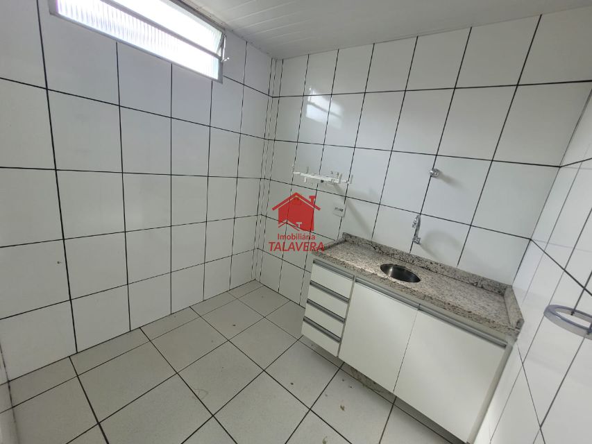 39c77297-bad1-4b9a-bc64-2d1f0f0c45d9-TALAVERA CASA Santa Maria 19270 Casa Comercial para locação com 170 m² 

 Sala , Cozinha , Banheiro , Quintal .


Imovel fica bem localizado 