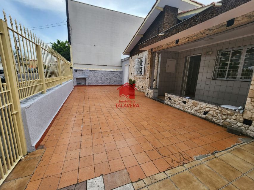 39f934a2-ecb3-4e84-aad4-41ab583ec965-TALAVERA CASA Osvaldo Cruz 20003 Apartamento de 260m² com 02 dormitórios, 01 sala, 01 cozinha ,02 banheiros, 01 copa ,01 área de serviço  01 quintal , 05 vagas  de garagem.

Imóvel fica próximo á Visconde de Inhauma .

Vamos visitar?
