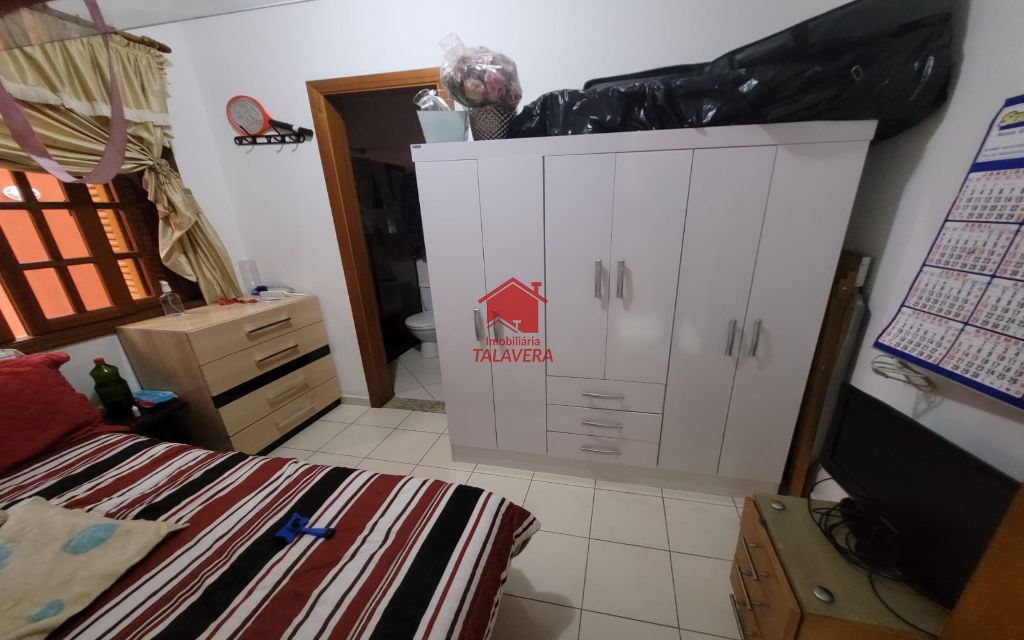 3ba3cf8f-9d9b-46a0-99ec-7bb65ec4997f-TALAVERA SOBRADO Jardim Sao Caetano 13451 Ótimo Sobrado Residencial!
O imóvel encontra-se em um local privilegiado. Acesso fácil e rápido para São Paulo, São Bernardo do Campo e Santo André. Diversas opções de comércios como farmácias, lojas, perfumarias, padarias e muito mais.

Dimensões e características do Imóvel:
Área Construída: 315m²
Área do Terreno: 13,00 X 25,00
03 suítes sendo 02 c/ closets - Sala de TV - Sala 3 ambientes - 1 Studio acústico - Cozinha planejada - Lavanderia com dependência de empregada - Churrasqueira c/ banheiro p/ banho - Piscina com cobertura retrátil e aquecimento solar ou elétrico - Garagem para 4 carros e Sótão.
Vamos visitar?
