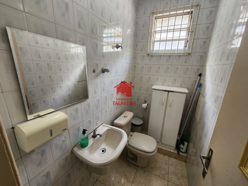 3bebf58e-b587-4f51-bf85-ac39274fd936-TALAVERA SALA COMERCIAL Centro 19957 Sala comercial com 31,40m
Primeiro andar - com escada.
Localização privilegiada.

Vamos visitar?