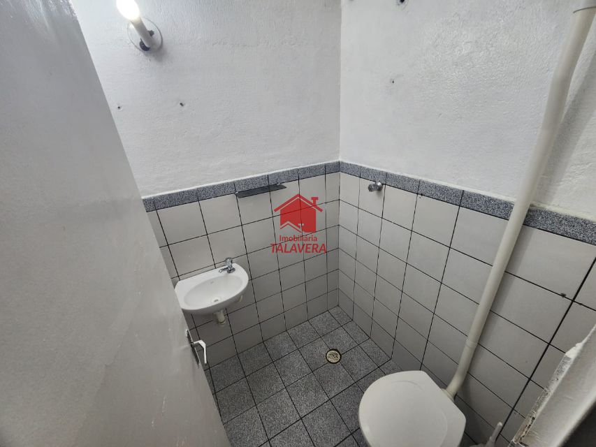3c788844-17d5-4ca2-805c-f872d05eb150-TALAVERA APARTAMENTO Santo Antonio 19166 Kit Net no Bairro Santo Antonio 

01 Dormitório, 01 cozinha ,01 banheiro 

Sem vaga de garagem

Aluguel: 850,00

Iptu: 29,98

Rateio :110,00

Tx Lixo: 19,65


