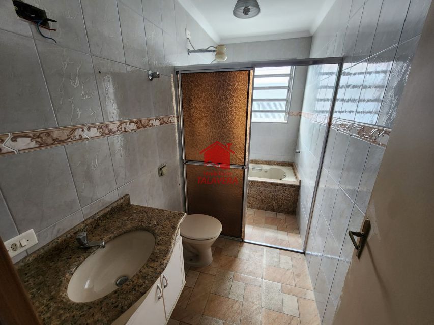 3f6bd33f-7b5d-40a5-9d27-6d8a45f6aff6-TALAVERA SOBRADO Santa Maria 18853 Sobrado
Terreno 128m²
Construção 135m²

02 dormitórios - sala - cozinha - banheiro social - banheiro no térreo - área de serviço - quintal lateral - 02 vagas.