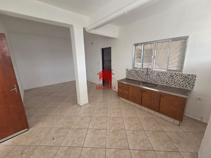 3f9f4fe8-ea57-4d39-8a0c-548f14f49037-TALAVERA CASA Jardim Sao Caetano 20257 Imóvel com 03 dormitórios (01 suíte), 01 banheiro social - 01 lavabo - sala 02 ambientes - copa e cozinha - armários planejados. Além disso, conta com um quintal em cima e lavanderia, quintal lateral e garagem.

Ainda possui uma casa na parte de baixo com cômodos amplos, sendo 01 dormitório, 01 sala, 01 cozinha, 01 banheiro e lavanderia com 2 tanques. Imóvel com 17m de frente.