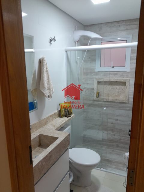 436214ad-0192-4386-b229-e3b60b4ac6d6-TALAVERA APARTAMENTO Campestre 20751 Detalhes do imóvel:

64 m²
02 dormitórios, sendo 01 suíte
Sala confortável
Cozinha ampliada
Lavanderia separada

Área frontal fechada com cobertura retrátil, ampliando a cozinha
Área dos fundos com cobertura fixa e janelas, utilizada como lavanderia

Móveis planejados na Cozinha - Sala - Banheiros - Suíte - Lavanderia (apenas o segundo quarto não possui planejados)

