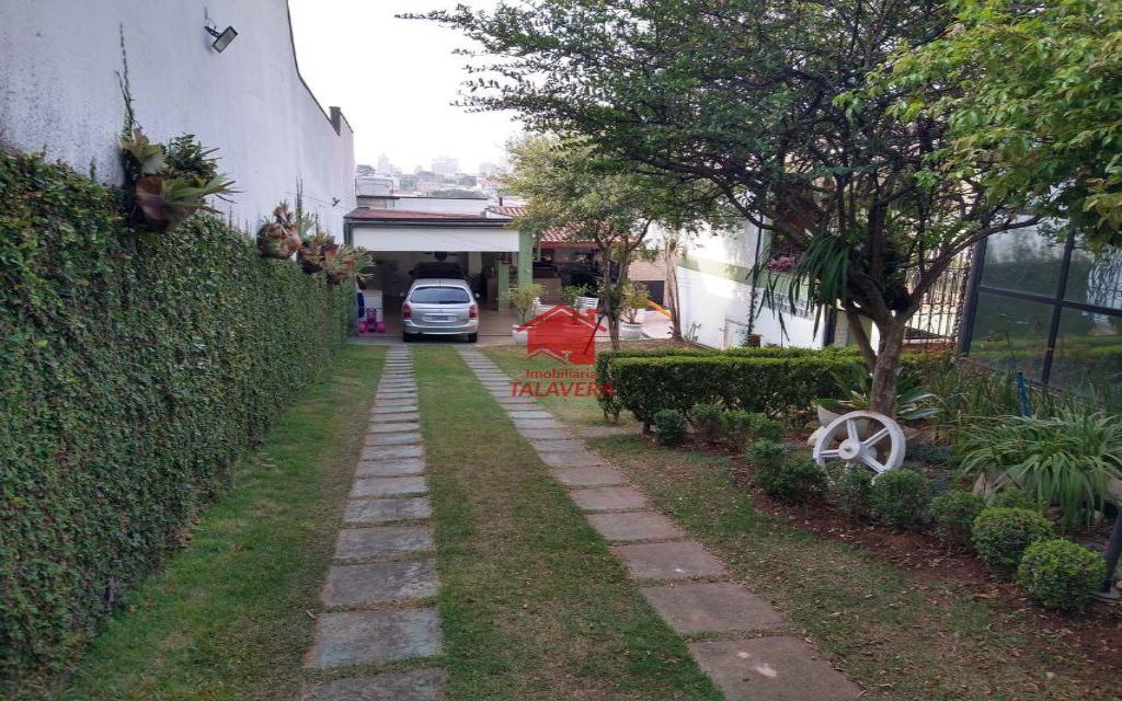 TALAVERA CASA Osvaldo Cruz 6807 Ótima Casa Residencial!
O imóvel encontra-se em um local privilegiado. Com fácil acesso a Rua Amazonas, Rua Oswaldo Cruz, Rua Bom Pastor e Rua Cavalheiro Ernesto Giuliano. Acesso fácil e rápido para São Paulo, São Bernardo do Campo e Santo André. Diversas opções de comércios como farmácias, lojas, perfumarias, padarias e muito mais.

A região é ótima para você que busca praticidade, segurança e entretenimento, agende já uma visita!

Principais características:
Casa com metragem privilegiado - acabamento de primeira - potencial para ampliar - piscina - churrasqueira - vaga para mais de 10 carros

Dimensões e características do Imóvel:
Área do Terreno: 514m²
Frente: 16,00m²
Fundos: 34,00m²
03 Dormitórios - 01 suíte - sala com 04 ambientes - 05 Banheiros - 01 Suíte - 10 Vagas - Área de Serviço - Armário Embutido - Armário de Cozinha - Churrasqueira - Cozinha - Elevador - Entrada Lateral - Estuda Permuta - Hall - Piscina - Quintal.

Vamos visitar?
05/04/2022